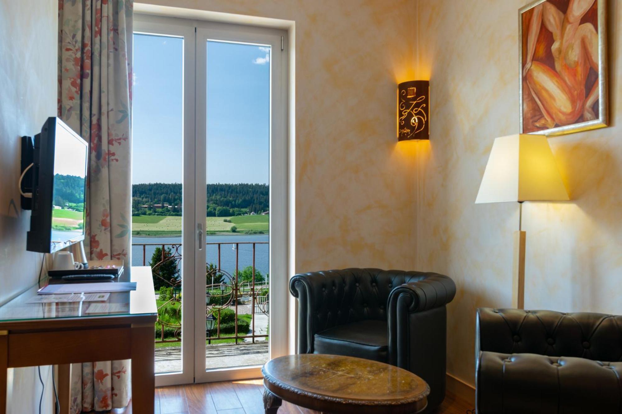 Hotel-Restaurant Le Lac Malbuisson Exteriör bild